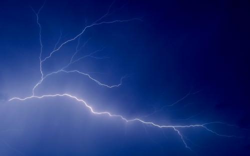 雷电为什么会对电子设备产生影响？